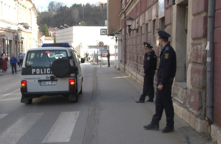 policija pretres