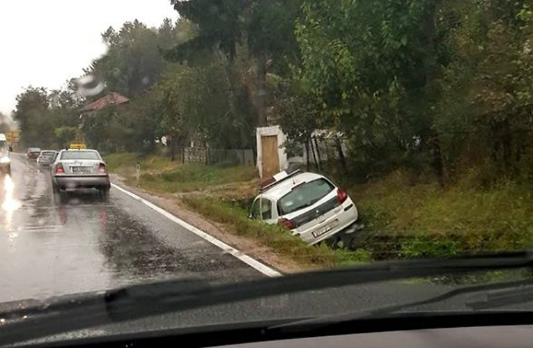 nesreca vozilo mup