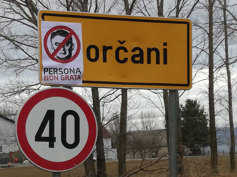 komsic duvno plakat