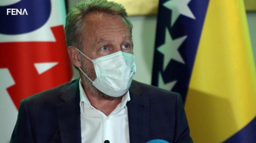 050820bakir_izetbegovic_markica.jpg