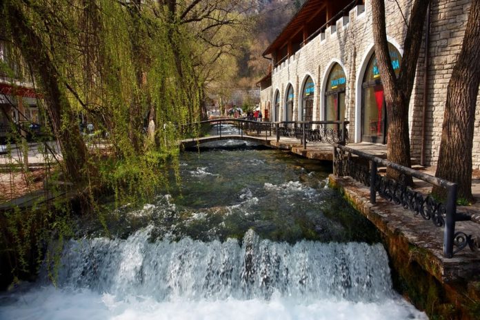 Plava-voda-Travnik-696x464.jpg