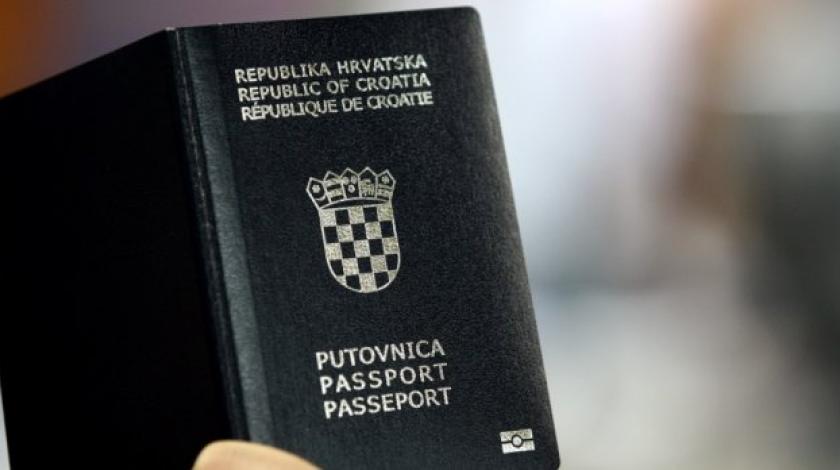 biometrijska-putovnica-put-k-prelasku-granice-otisak-prsta-slika-446742.jpg