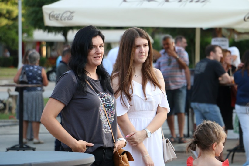 19cd4821-cc81-471e-8365-ac0d9baad269.jpg