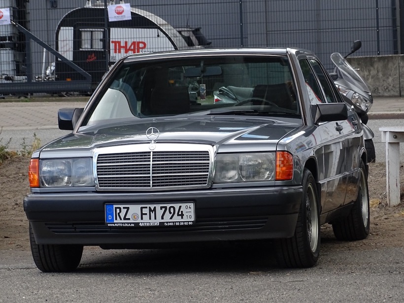 1_Mercedes_Benz_190.jpg