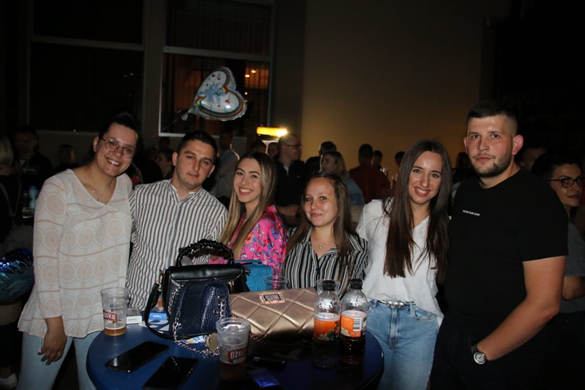 4ff6d984-45ec-4e16-98cc-6276eca307ca.jpg