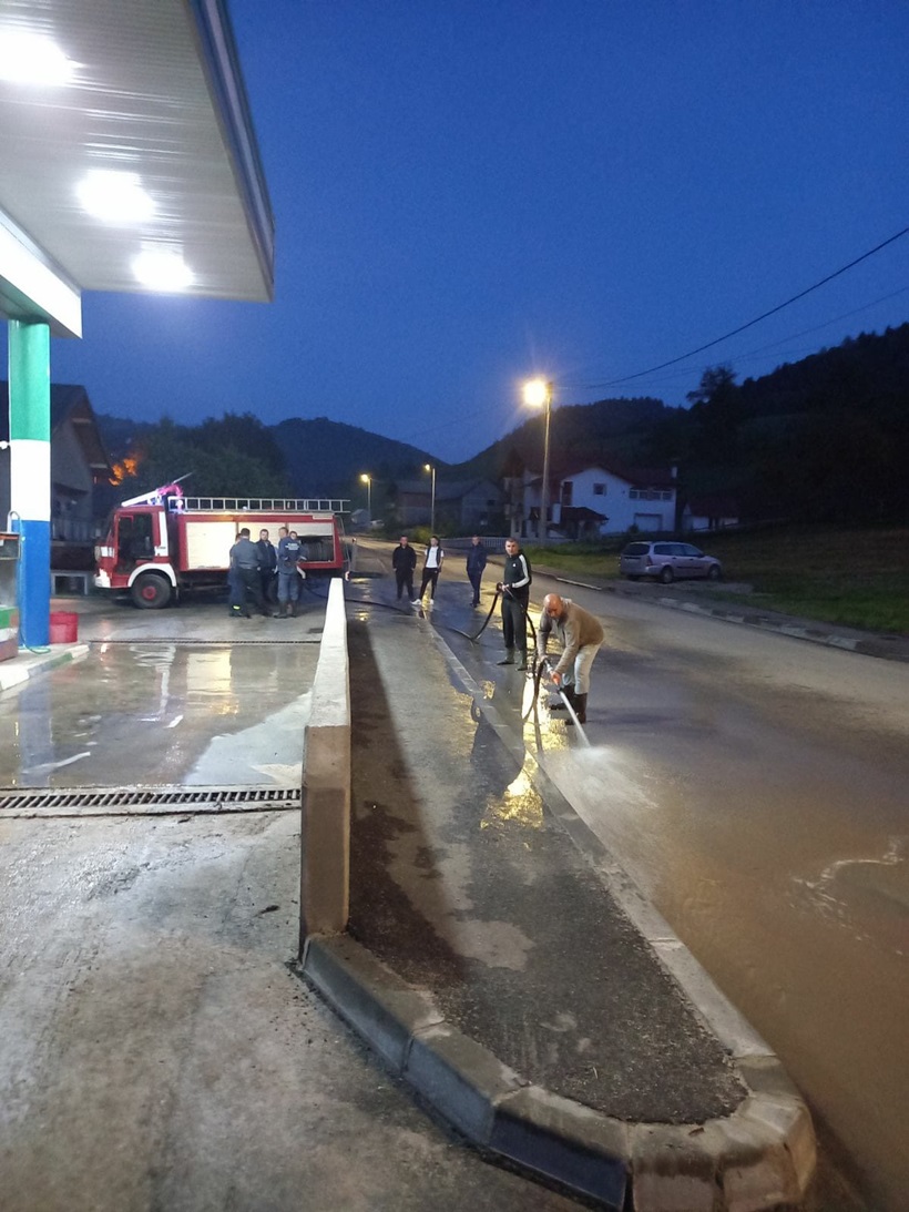 56199f05-6ffb-4df3-ad78-b2bd699eb674.jpg