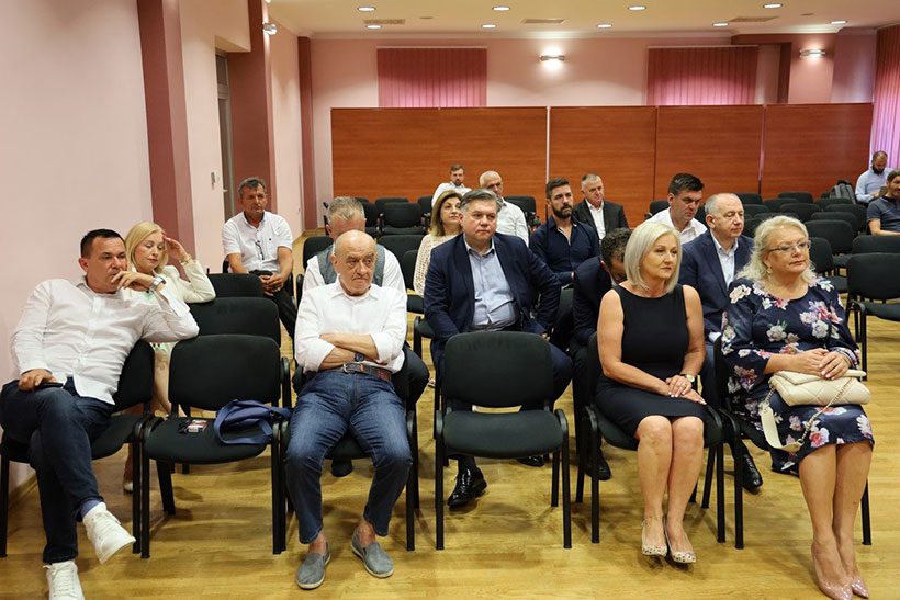 hns novo bradara kristo lovri