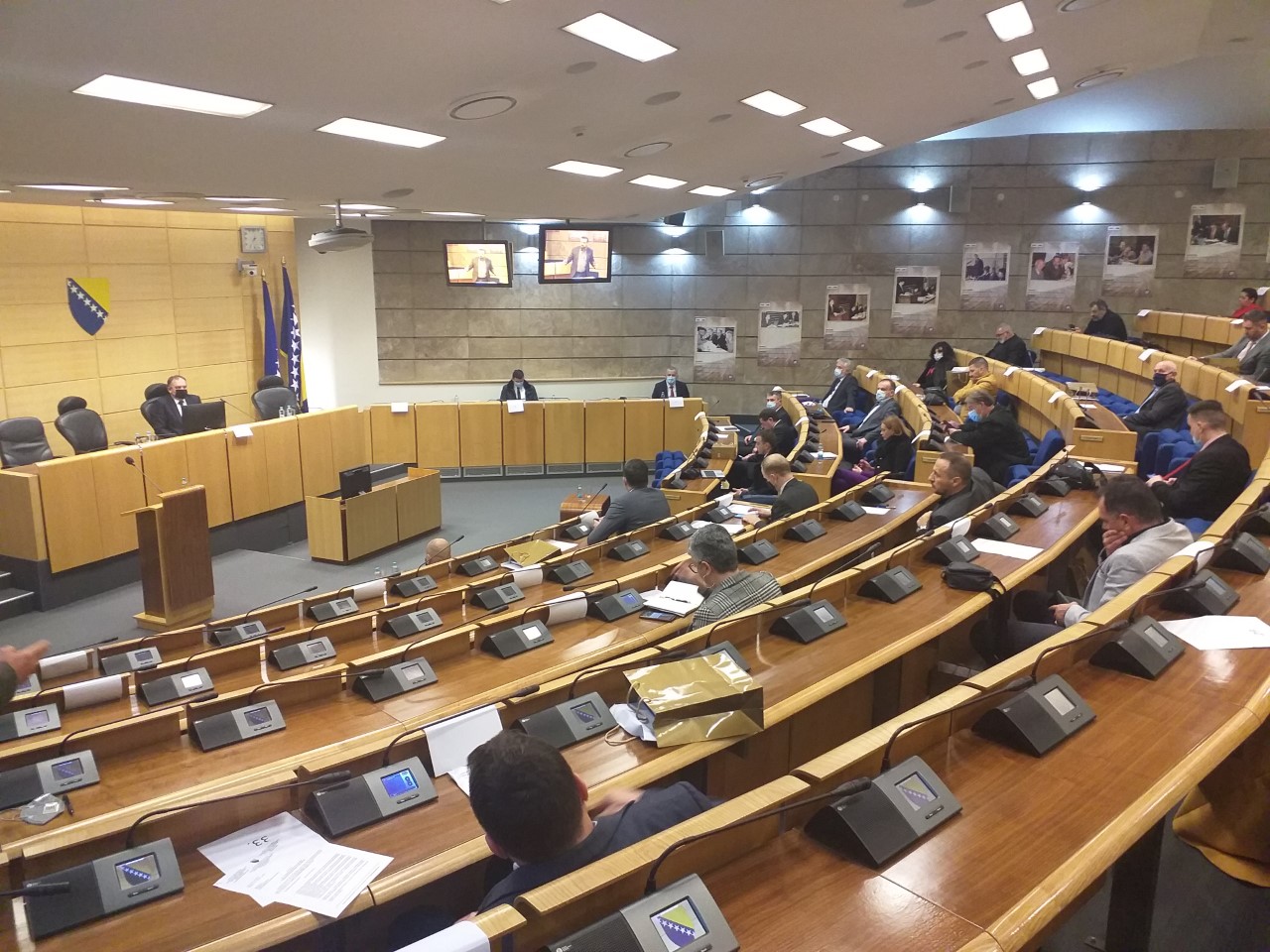 parlament.jpg