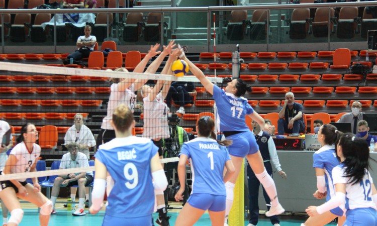 010621_bih_latvija2.jpg