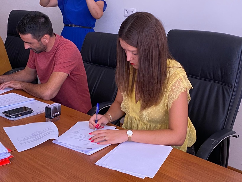 7ef71d7e-c557-463b-9511-f62b18357372.jpg