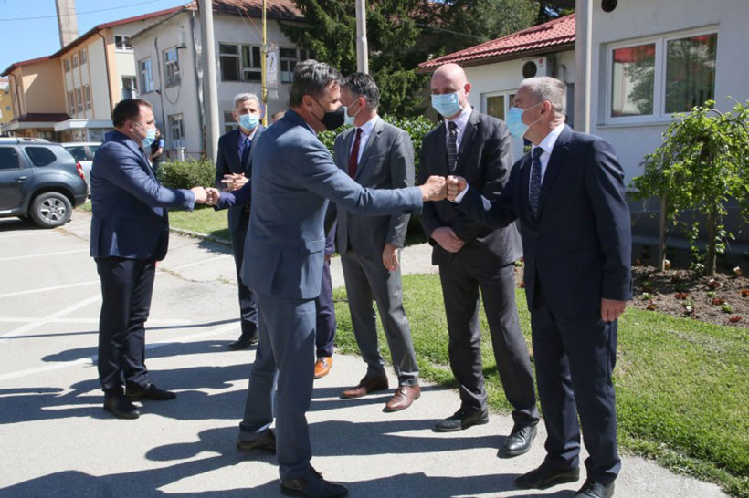 novalic-zepce-rukov.jpg