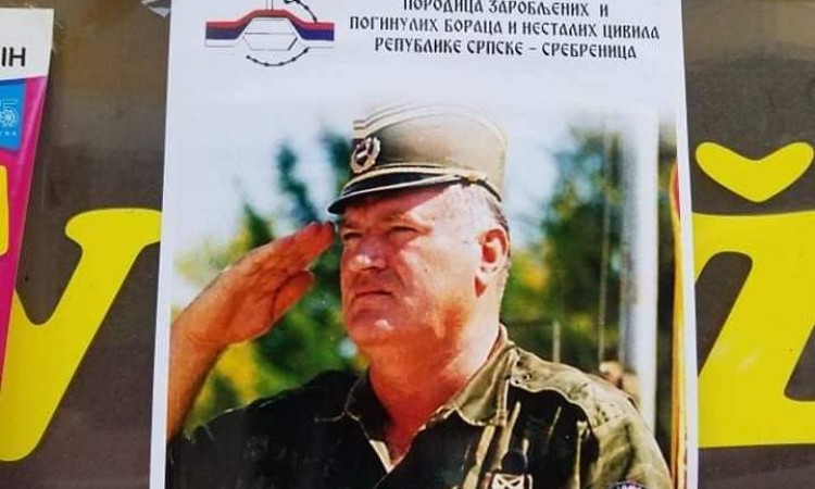 srebrenica_mladic_plakati.jpg