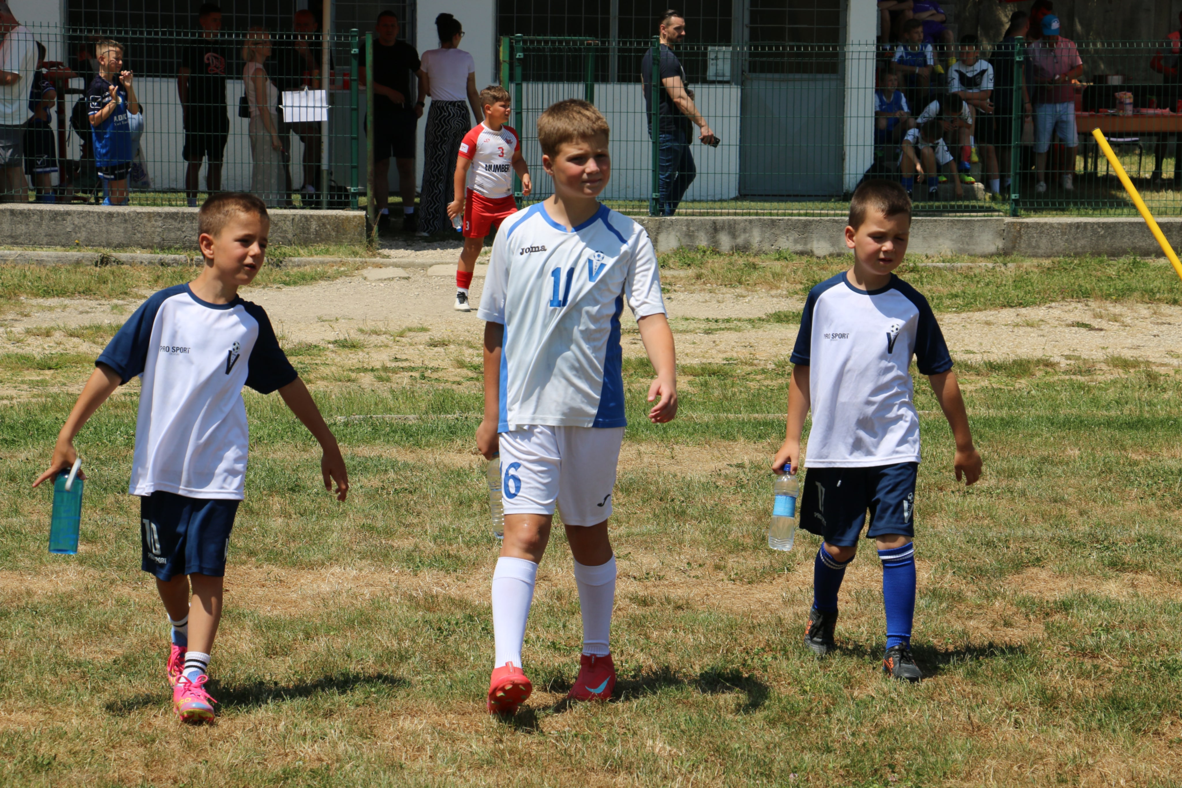 0409abf4-19f3-48ed-a1df-e7b3cdb60821.jpg