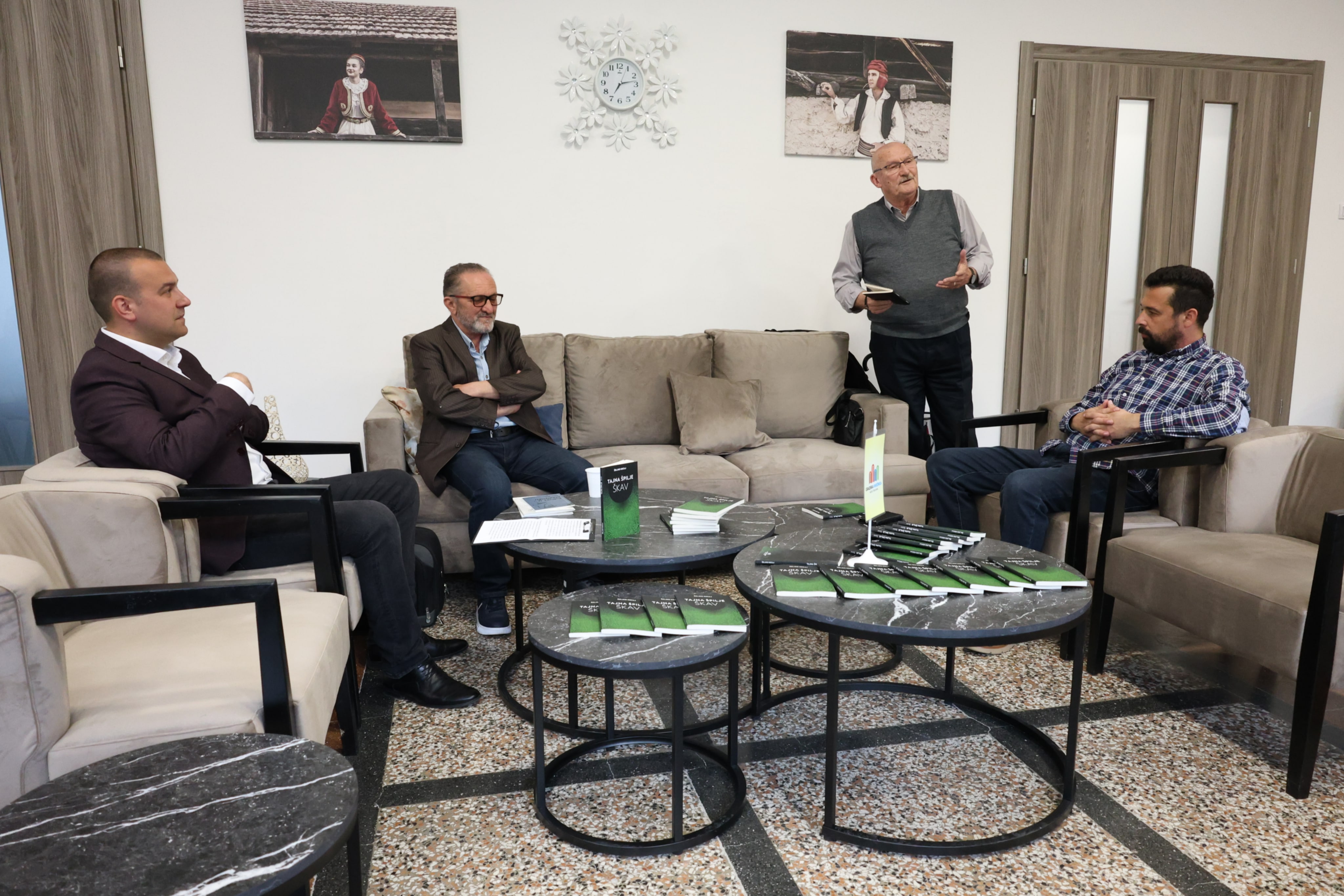 08531ab3-4cca-4b5a-ac27-001cebd0ffc3.jpg