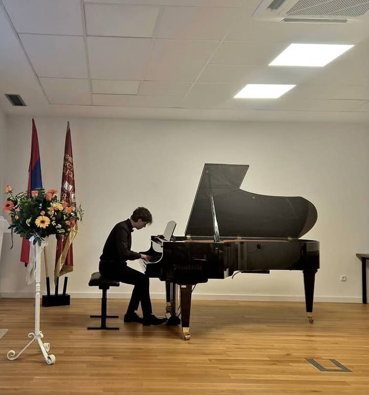 628257221_1393385528714456_5565231731934501798_n.jpg