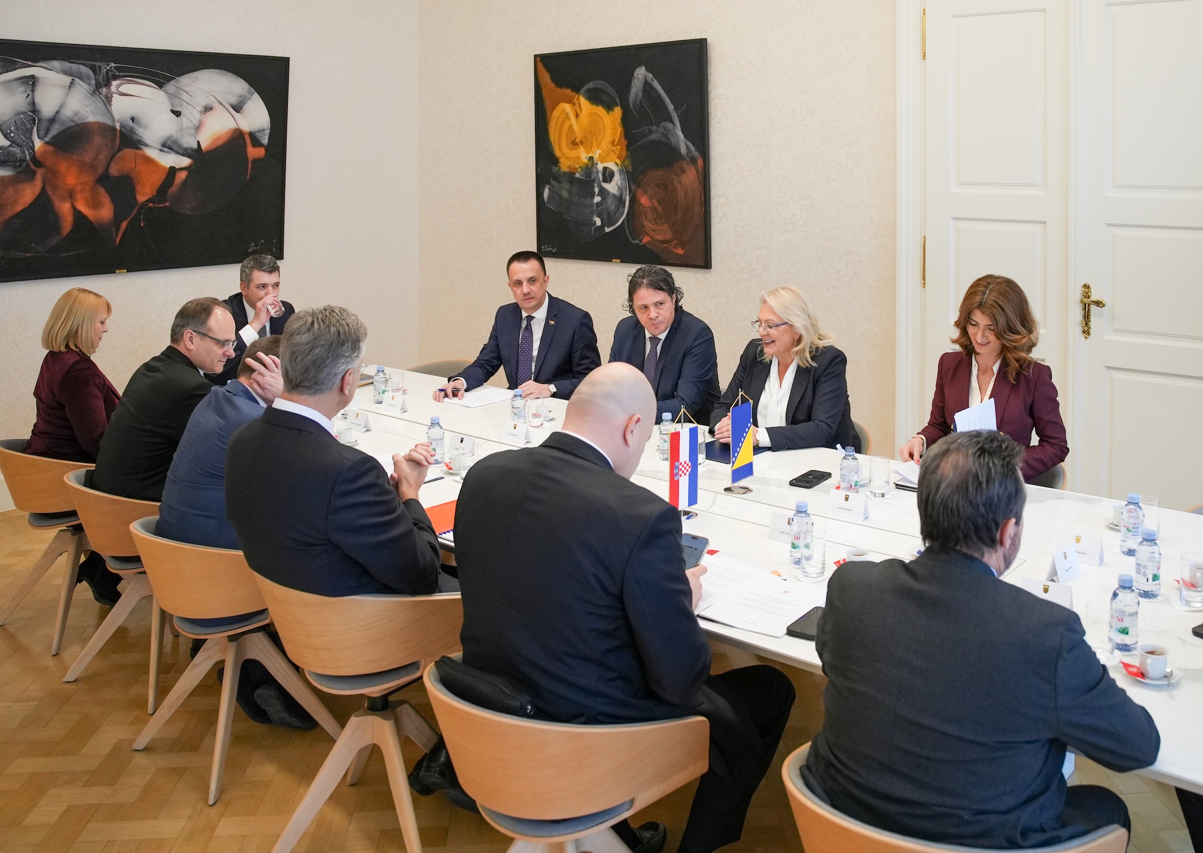 Bradara_i_Plenković_sa_izaslanstvima_o_stabilnosti_investicijama_i_energetskim_izazovima2.JPG