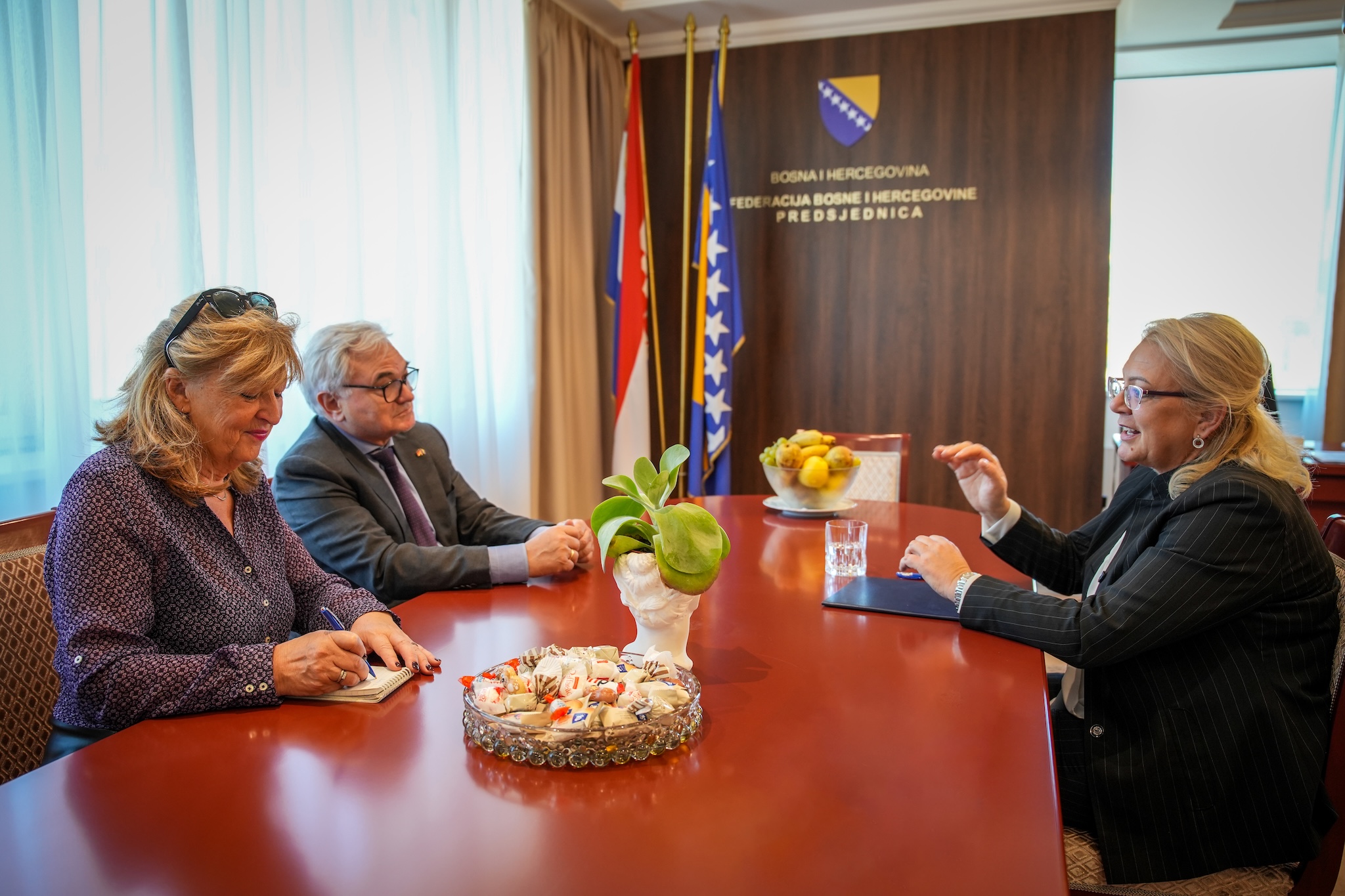 Predsjednica_Bradara_razgovarala_s_veleposlanikom_Grannasom_Njemeuropskog_puta_BiH2.JPG