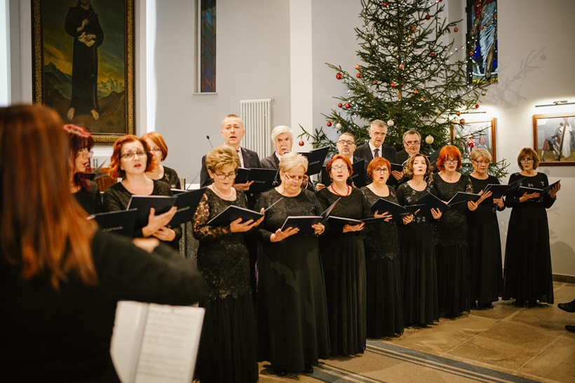 thumbnail_Bozicni_koncert_-_Sretan_ti_Bozic_narode_moj_-_Busovaca-24.jpg