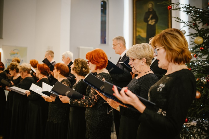 thumbnail_Bozicni_koncert_-_Sretan_ti_Bozic_narode_moj_-_Busovaca-26.jpg