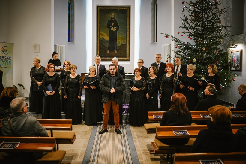 thumbnail_Bozicni_koncert_-_Sretan_ti_Bozic_narode_moj_-_Busovaca-40.jpg