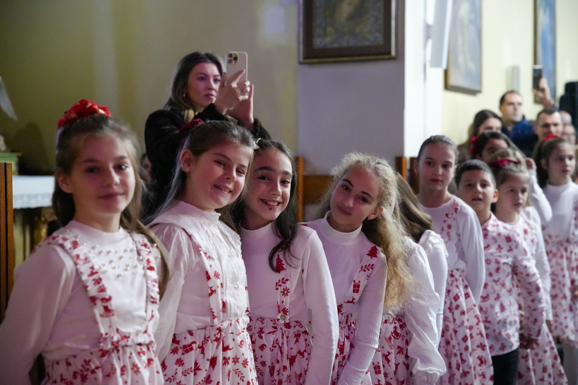 thumbnail_Bozicni_koncert_Raduj_se_cijeli_svijete_-_Busovaca_-_udruga_UZOR_-_udruga_CESI4.jpg
