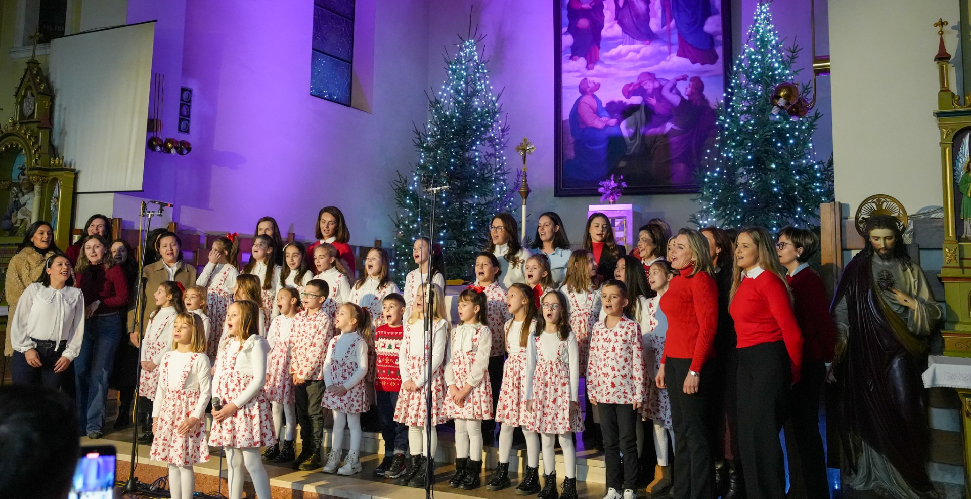 thumbnail_Bozicni_koncert_Raduj_se_cijeli_svijete_-_Busovaca_-_udruga_UZOR_-_udruga_CESI9.jpg
