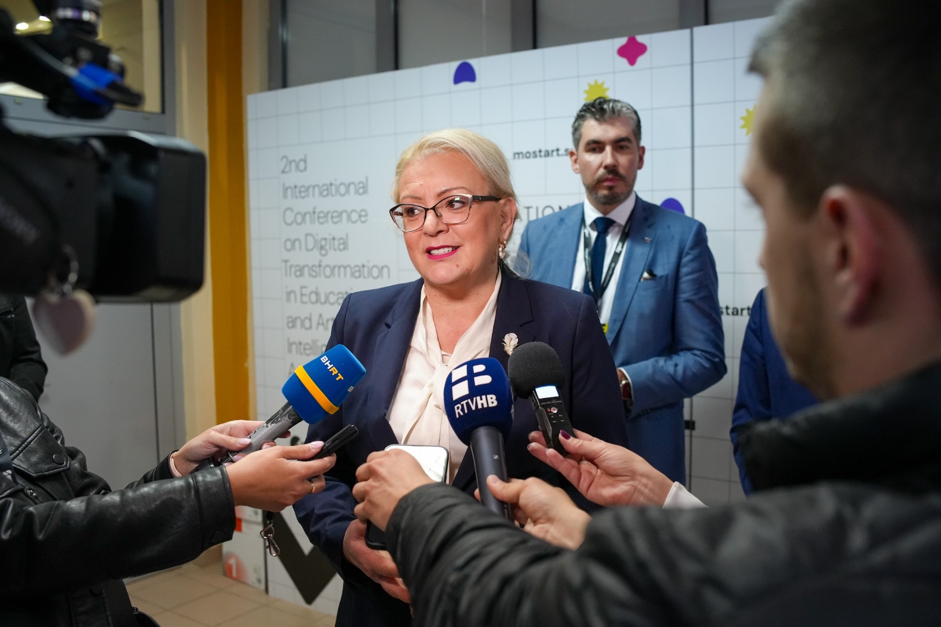thumbnail_Fotografija_2_-_Bradara_otvorila_konferenciju_o_digitalnoj_transformaciji_i_umjetnoj_inteligenciji_MoStart.jpg